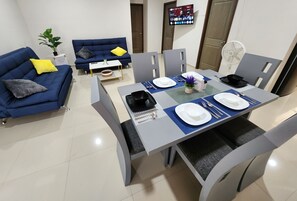 Dining - Central Apt, Ground Floor, 24h Secure Parking (Durango)