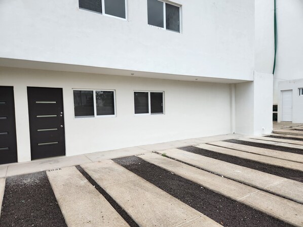 Exterior detail - Central Apt, Ground Floor, 24h Secure Parking (Durango)