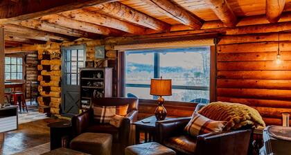 Hydeaway Cabin - Cozy & Rustic Log Cabin w/ Modern Updates - Close to Stowe!