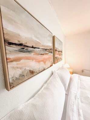 Een strijkplank/strijkijzer, gratis wifi, beddengoed