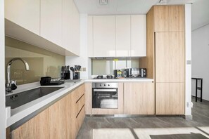 House - Stayshort - Beautiful 1BR in Business Bay Sleeps 4 (Dubai)