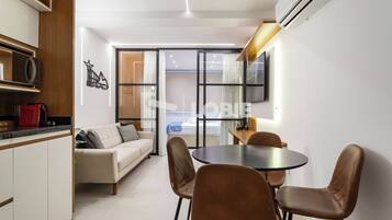 Deluxe Apartment | Laptop workspace, free WiFi