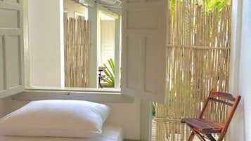 Decoración personalizada, wifi gratis y ropa de cama