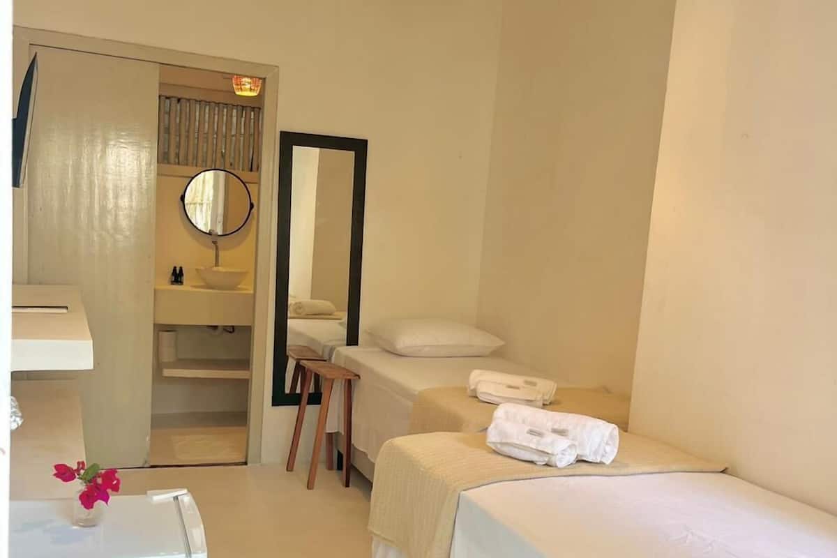 Classic Twin Room | Individually decorated, free WiFi, bed sheets