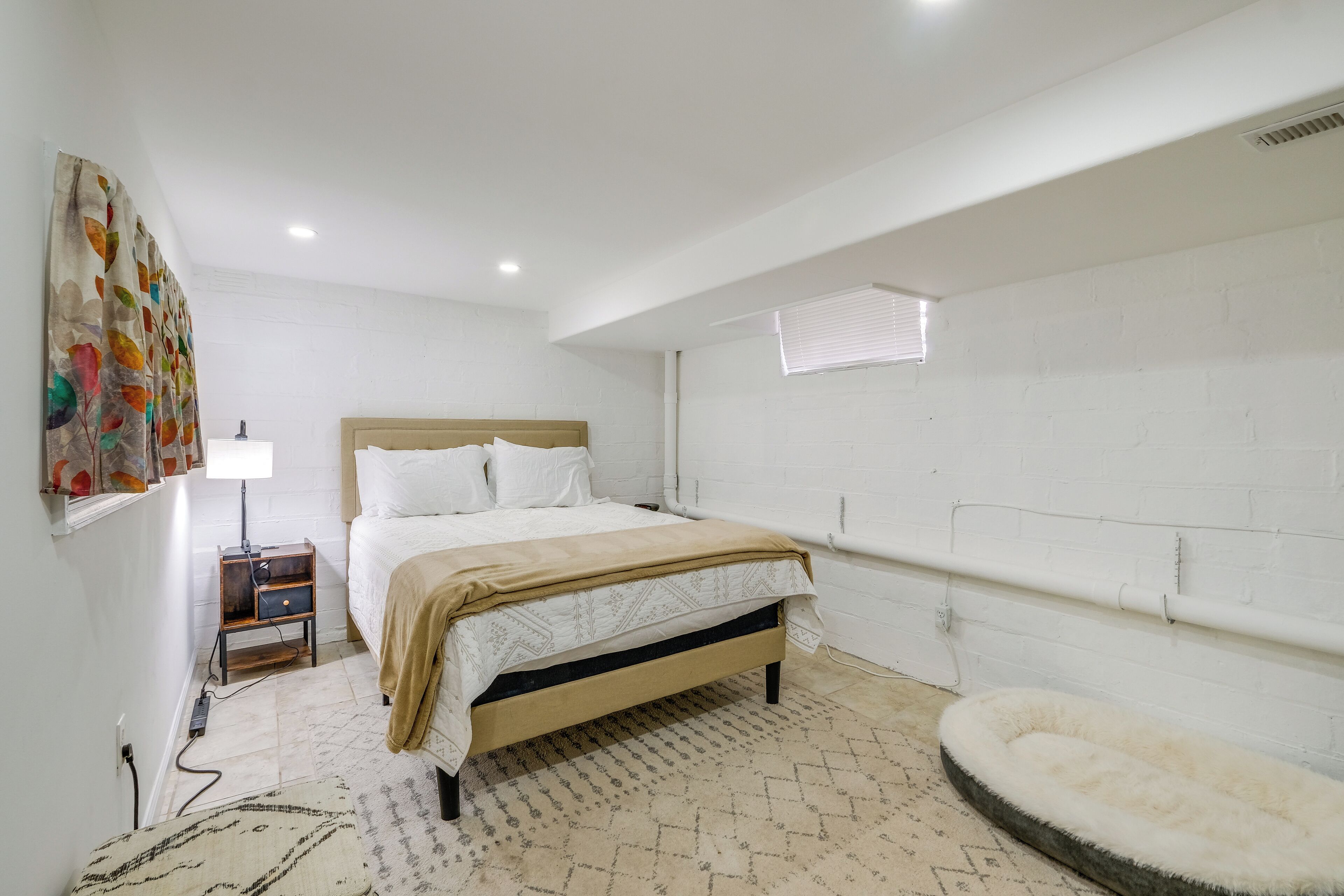 1 bedroom, desk, iron/ironing board, internet