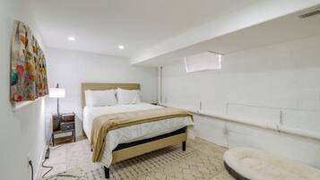 1 bedroom, desk, iron/ironing board, internet