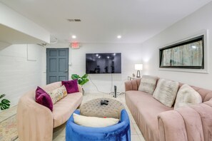 TV, video games - 1 Mi to the Metro! Centrally Located Apt Near DC (Silver Spring)