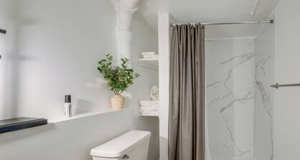 1 Mi to the Metro! Centrally Located Apt Near DC