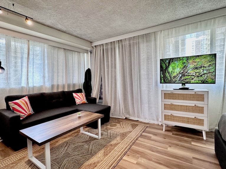 Waikiki Oasis Steps To Beach Pool Lanai Modern Studio Sleeps 4 - Honolulu