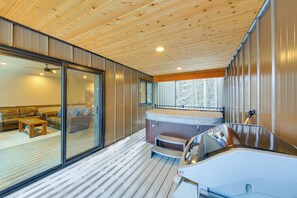 Interior - Luxury Ski Home w/ Hot Tub on Schweitzer Mountain (Sandpoint)