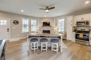 Fridge, microwave, stovetop, dishwasher - Getaway w/ Resort Perks at Smith Mountain Lake! (Huddleston)