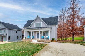 Exterior - Getaway w/ Resort Perks at Smith Mountain Lake! (Huddleston)