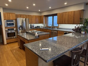 電子レンジ、オーブン、コンロ、食器洗い機