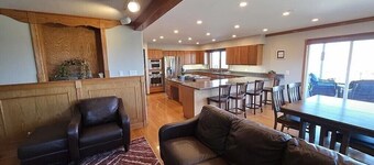 Serene 3-bedroom house with lots of space and large views of the charming town.