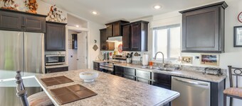 Mtn Views, 15 Mi to Dtwn Kingman: Family Home!