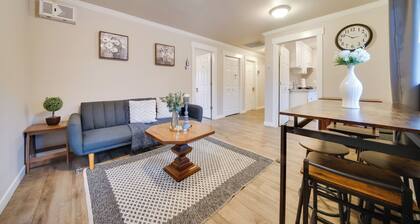 2 Mi to Lumen Field! 2nd-Floor Apartment w/ Deck