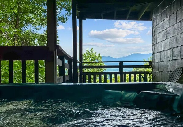 Outdoor spa tub - Sky High Mtn. Views - Steps from Downtown Gatlinburg, Ober Mtn. & Chalet Village (Gatlinburg)