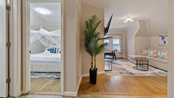 Desk, WiFi, bed sheets