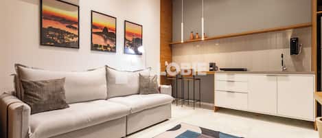 デラックス スタジオ | リビング エリア | 薄型テレビ