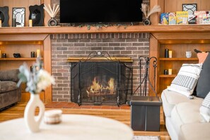 TV, fireplace
