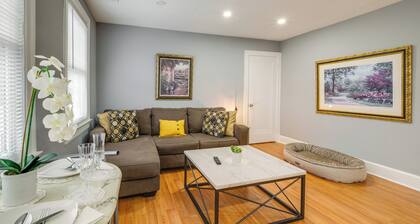 Easy Metro Access: WFH-Friendly Apt 7 Mi to DC!