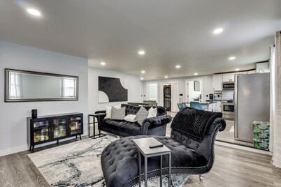 4 Mi to MetLife Stadium: Chic Wallington Unit!