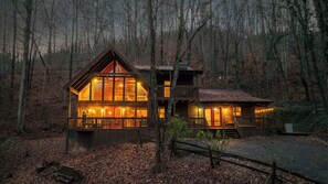 Exterior - *Newly Renovated* 4BR | Slps 9 |Rec room | Hot Tub (Sevierville)