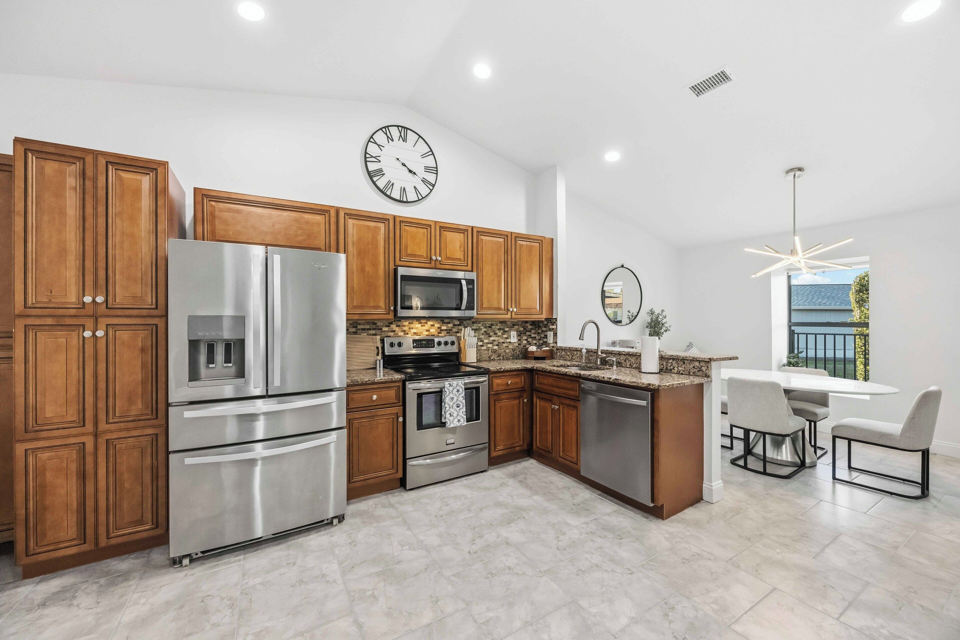 Micro-ondes, four, plaque de cuisson, lave-vaisselle