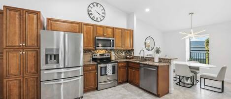 Micro-ondes, four, plaque de cuisson, lave-vaisselle