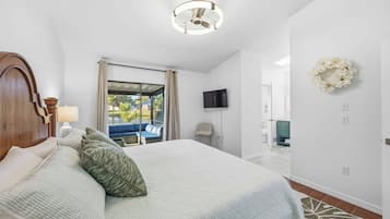 3 slaapkamers, een bureau, een strijkplank/strijkijzer, reisbedje