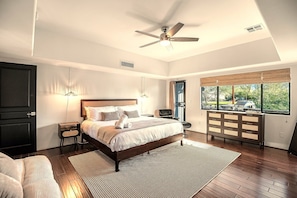 4 soverom, safe på rommet, skrivebord og strykejern/-brett