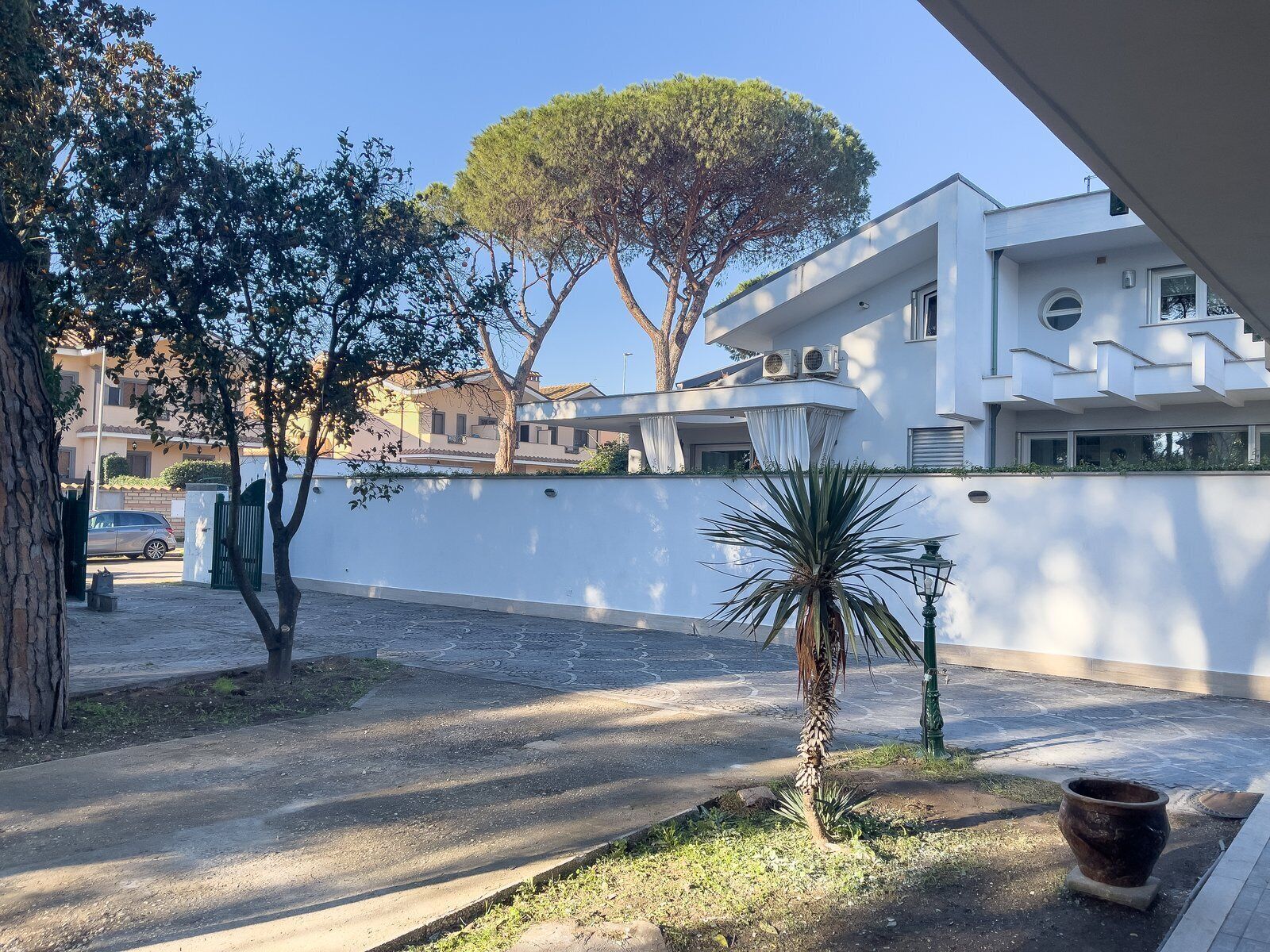 المنشأة من الخارج