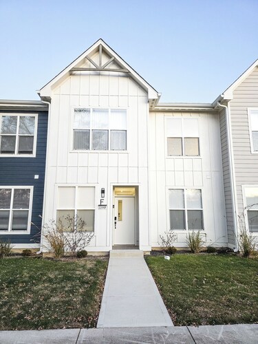 Fabulous 5-bedroom townhome in Kokomo