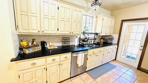 Micro-ondes, four, plaque de cuisson, lave-vaisselle