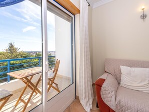 TV - Gina House 2 Bedroom Apartament (Tavira)