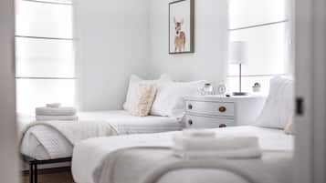 Iron/ironing board, free WiFi, bed sheets