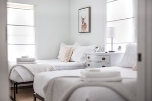 Iron/ironing board, free WiFi, bed sheets - Two Beach Homes with 2 Hot Tubs Sleeps 20+ (Michigan City)