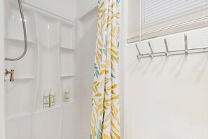 Shower, towels, shampoo - Beachfront condo with pool and island vibes (Madeira Beach)