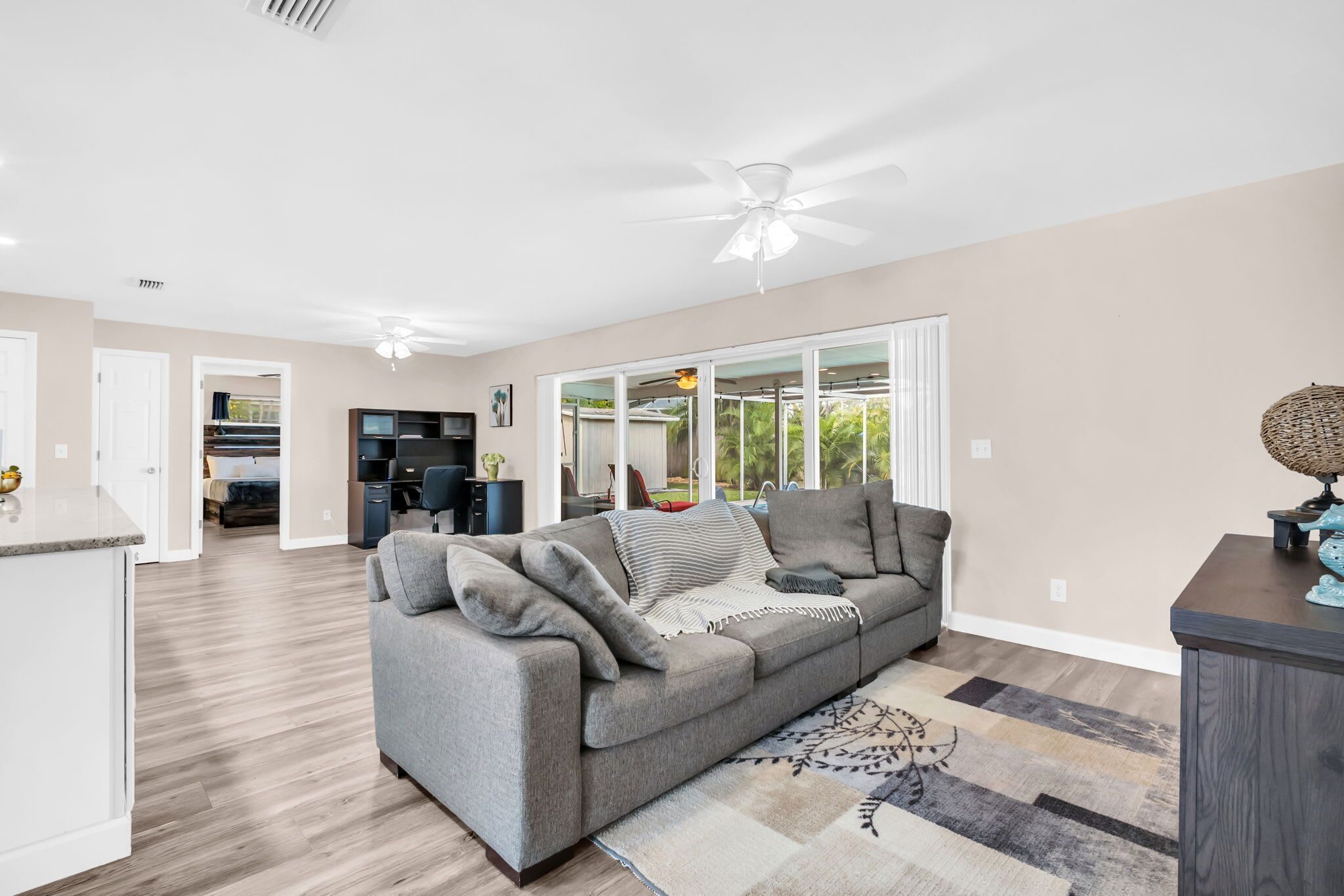 TV, caminetto, studio