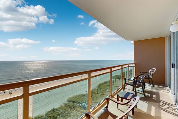 Property grounds - 9th-floor oceanfront condo with pool, hot tub, private balcony & gym (North Myrtle Beach)