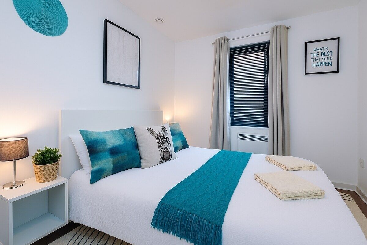 Fer et planche à repasser, accès Internet, draps fournis