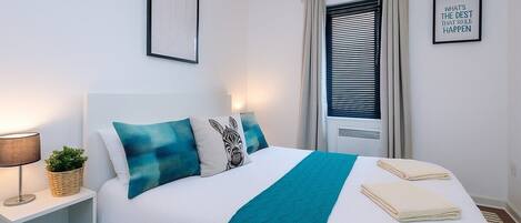 Strykejern/-brett, internettilgang og sengetøy