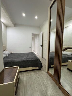 Iron/ironing board, WiFi, bed sheets - Panoramic apartment with stunning views Tbilisi (Tbilisi)