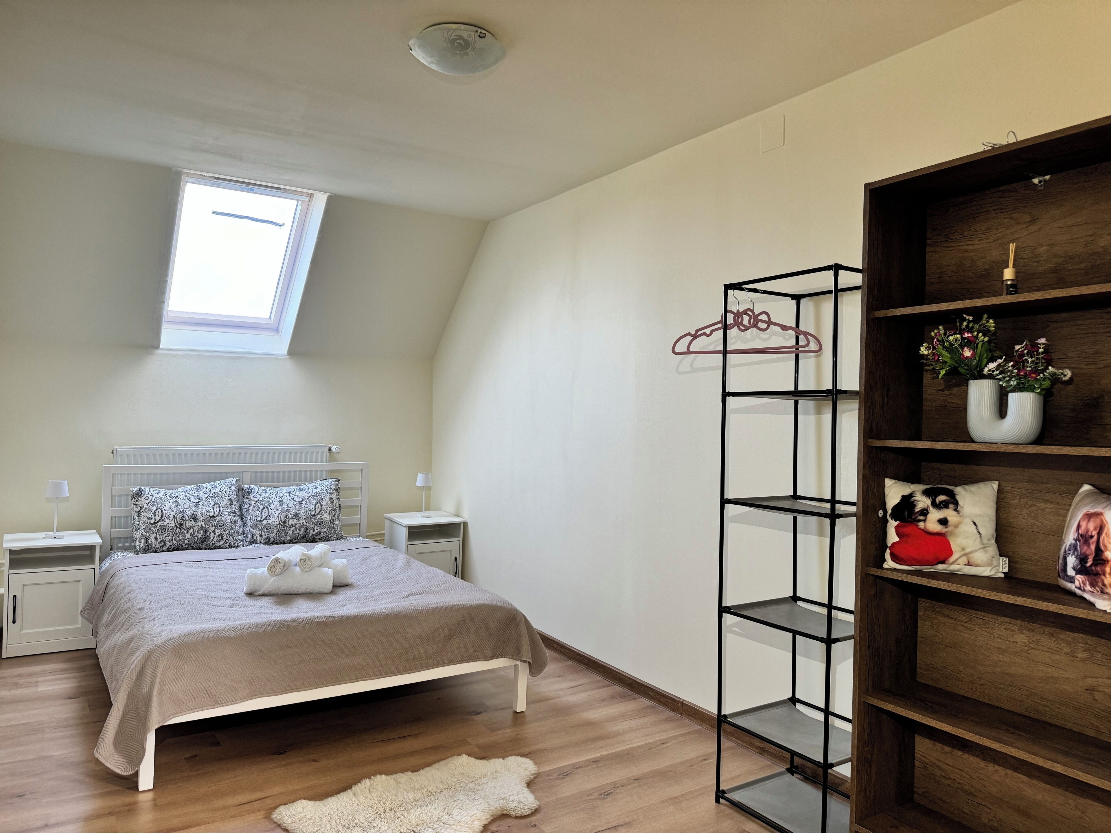 2 soverom, strykejern/-brett og wi-fi (inkludert)