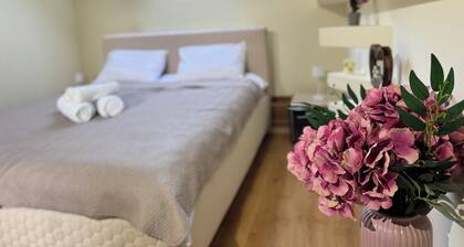 Cozy Family Reatreat with Garden & Wi-Fi Near City Center