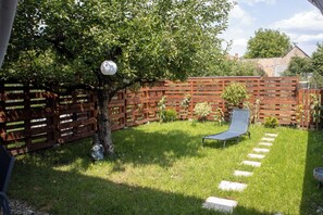 Property grounds - Cozy Family Reatreat with Garden & Wi-Fi Near City Center (Sibiu)