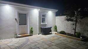 Terrace/patio - Taylor’s Lodge — Duleek’s hidden gem (Duleek)
