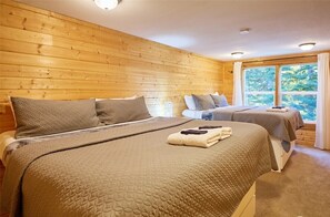 3 bedrooms, iron/ironing board, WiFi, bed sheets