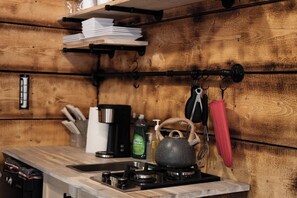 雪櫃、爐具、咖啡機/沖茶器、廚房用具/餐具/器皿