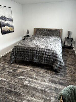 2 bedrooms, in-room safe, iron/ironing board, free WiFi